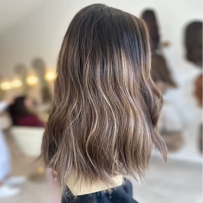 Perruque Lace Front Marron Châtain Pré-Pluckée Ondulée Naturelle Résistante à la Chaleur Mélange Synthétique Cheveux Humains pour Usage Quotidien