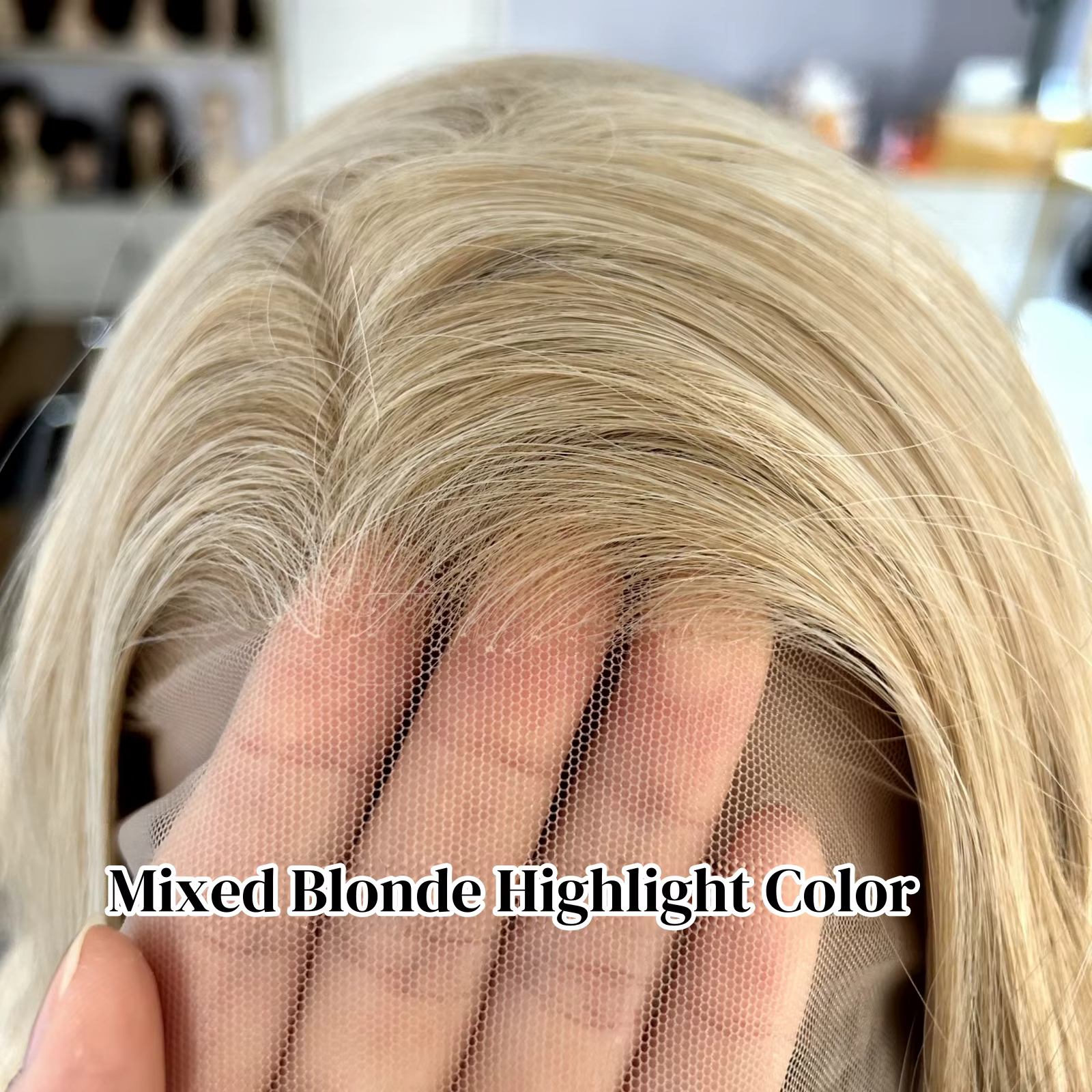 Perruque Lace Front Wig courte bouclée et ondulée à reflets blonds 13x4