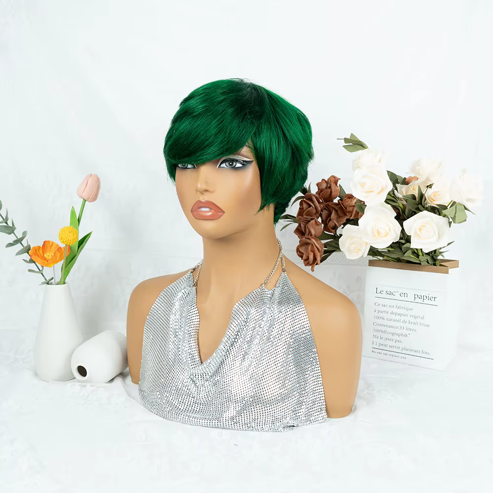 Perruque moderne coupe pixie vert émeraude riche aux tons de bijoux