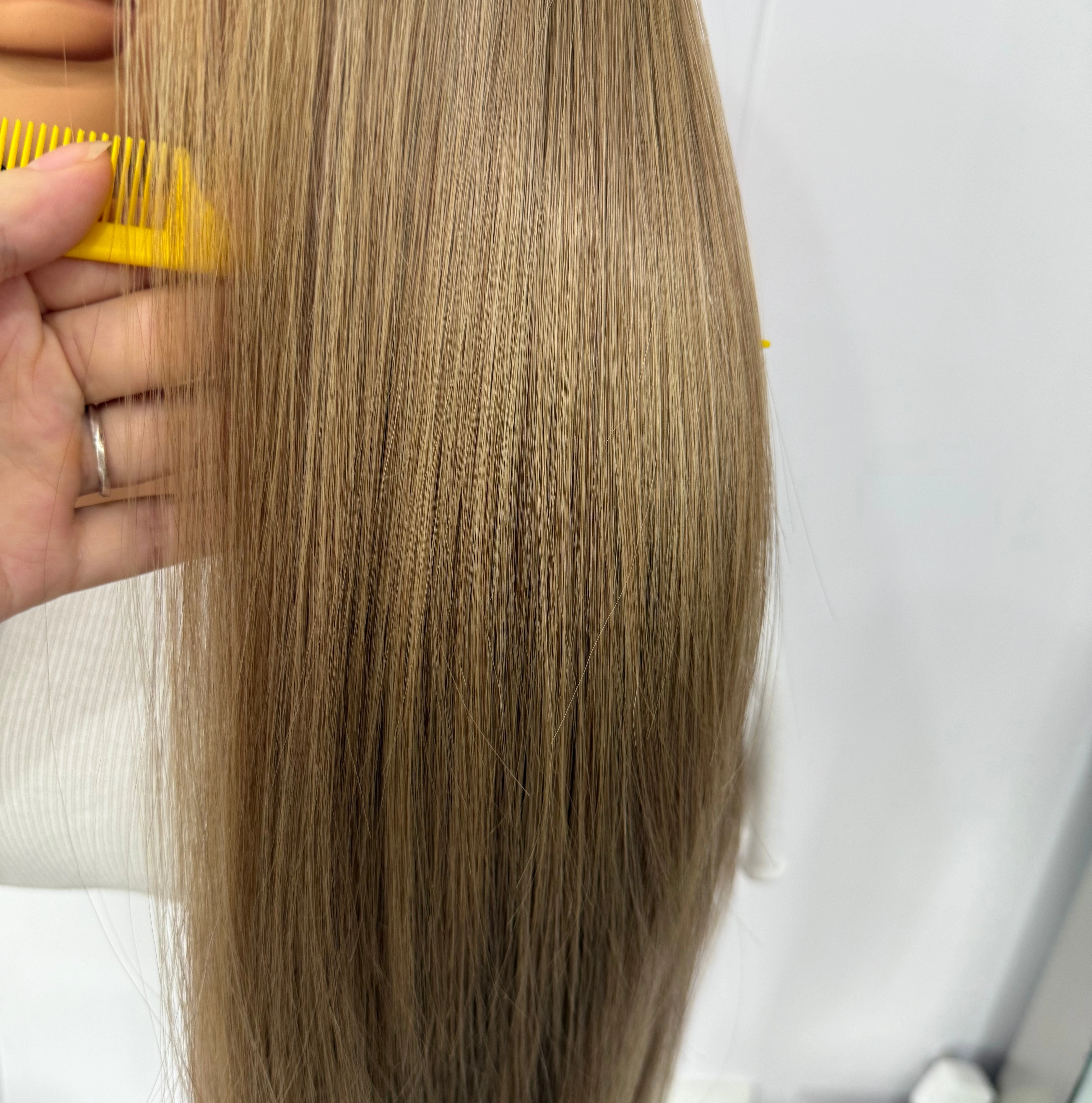 Perruque Lace Front Wig synthétique lisse et soyeuse à reflets blonds