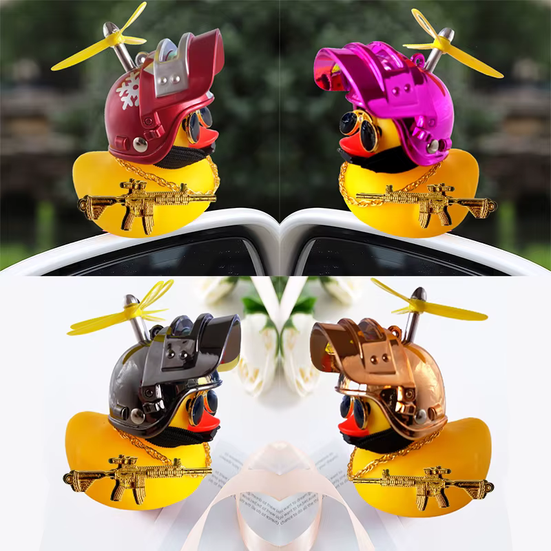 Accessoires de moteur canard jaune avec casque pour vélo sans lumières accessoires de voiture automatique canard dans la voiture décoration intérieure de voiture