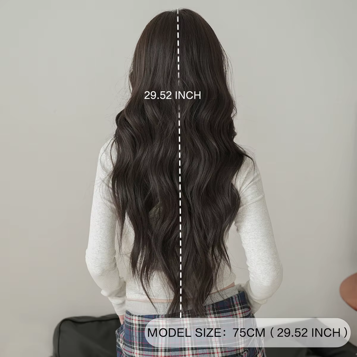 Nouvelle perruque longue ondulée noire NAMM pour femmes avec frange