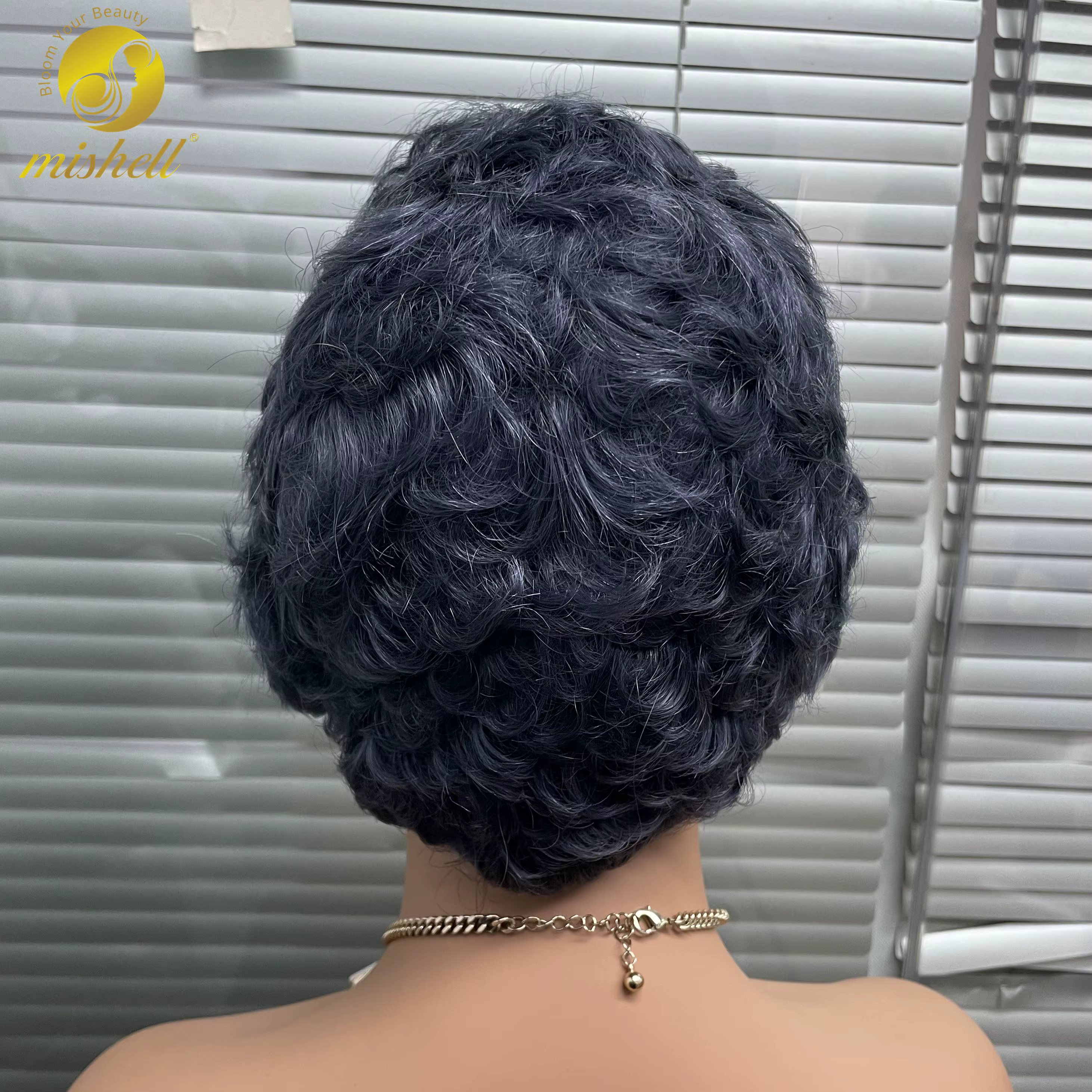 Perruque courte grise coupe Pixie