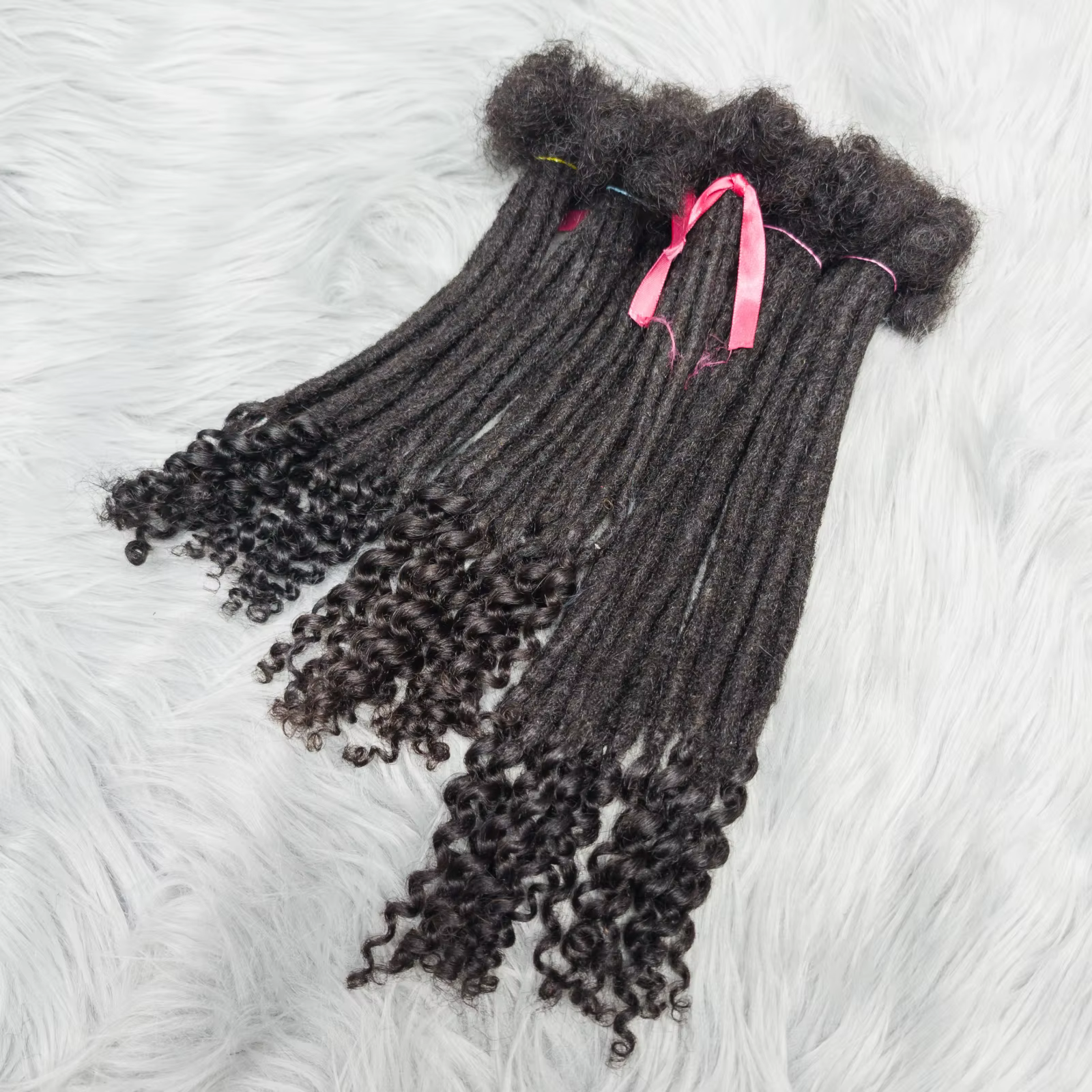Extensions de dreadlock de cheveux humains naturels avec extrémités bouclées 8-12 pouces Extension de serrures de queue bouclée à la main pour femmes hommes 10 brins