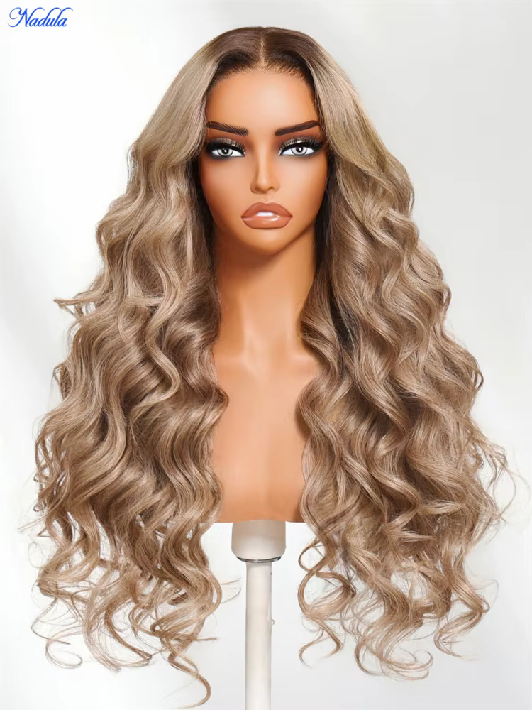 Nadula Ash Blonde avec racines brunes