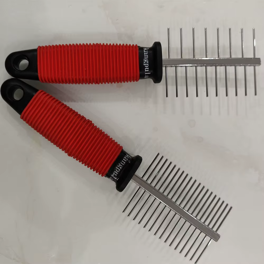 Peigne de modelage à deux pointes pour la pose d'extensions de cheveux à la kératine