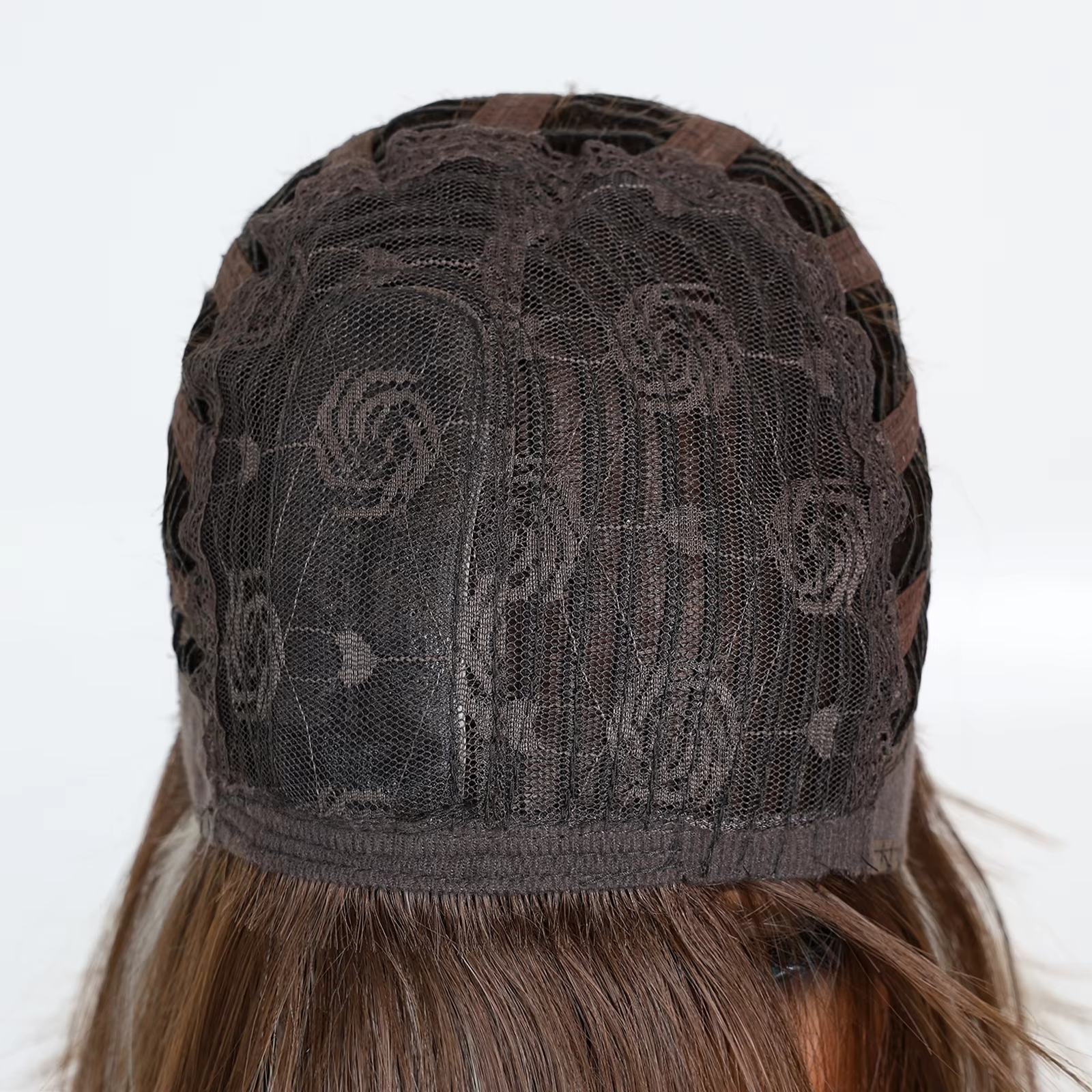 LOUIS FERRE Perruque courte brune avec frange pour femme
