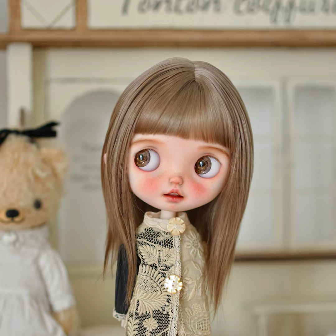 Perruque Blythe, style vintage doux, double queue de cheval, franges complètes, boucles romaines, en soie haute température, pour tour de tête de 24,5-26,5 cm