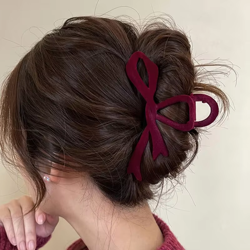 Pince à cheveux en velours rouge pour femmes