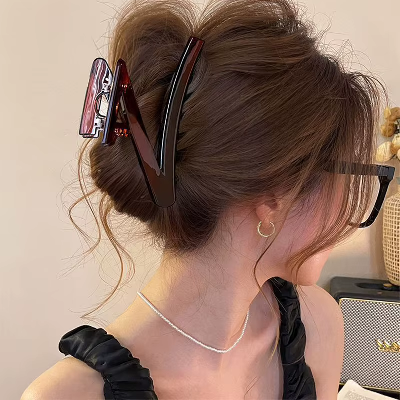 Pince à cheveux avec nœud en plastique