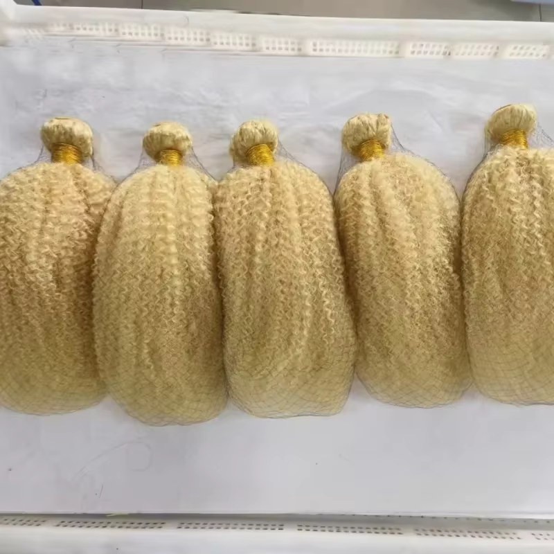613 couleur Blonde Afro crépus bouclés Extensions de cheveux humains tissage 100% non transformés