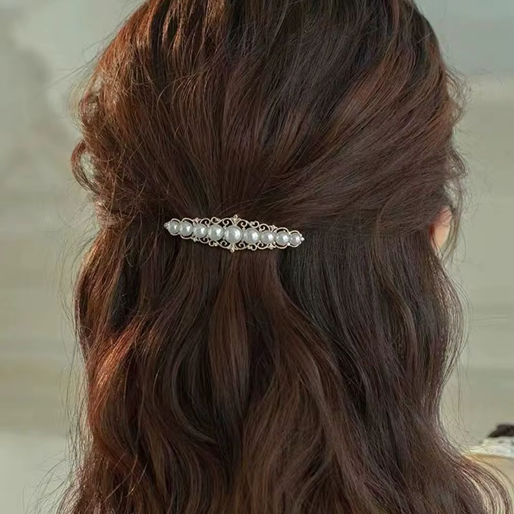 Pince à cheveux française élégante au clair de lune blanc