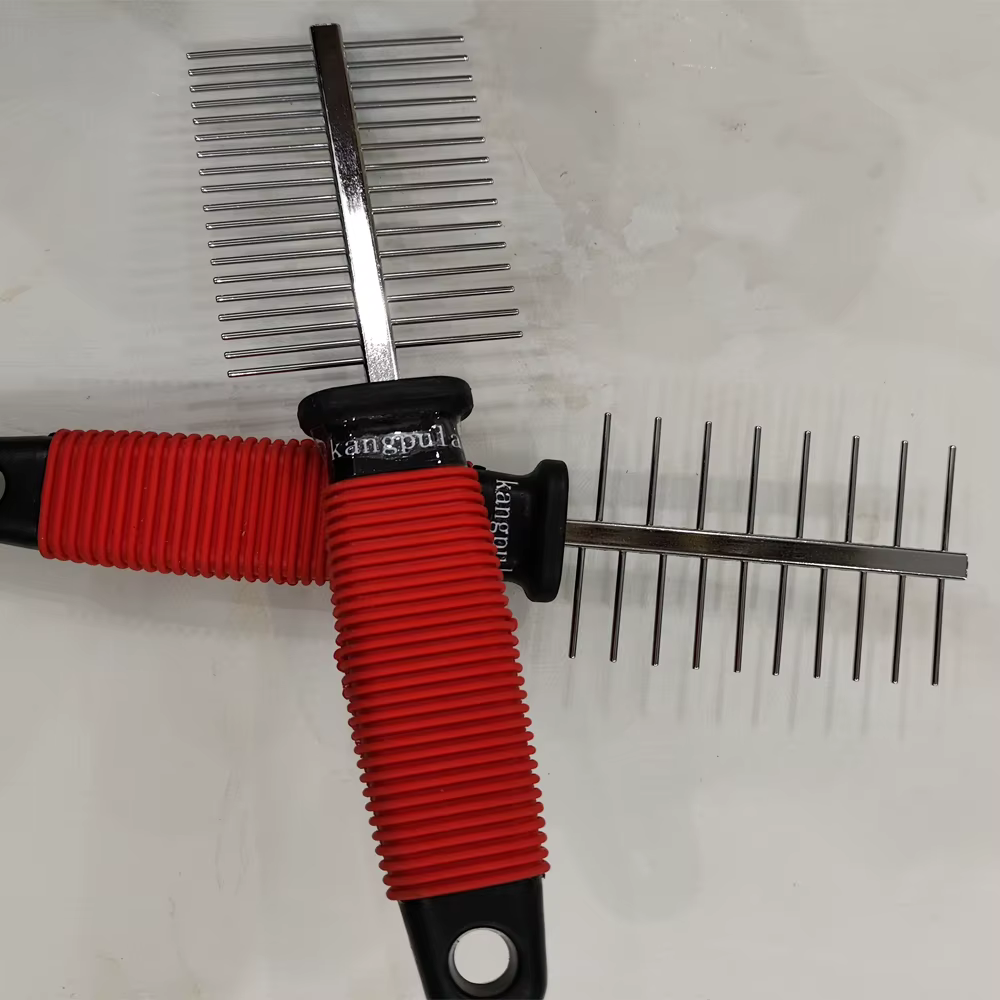 Peigne de modelage à deux pointes pour la pose d'extensions de cheveux à la kératine