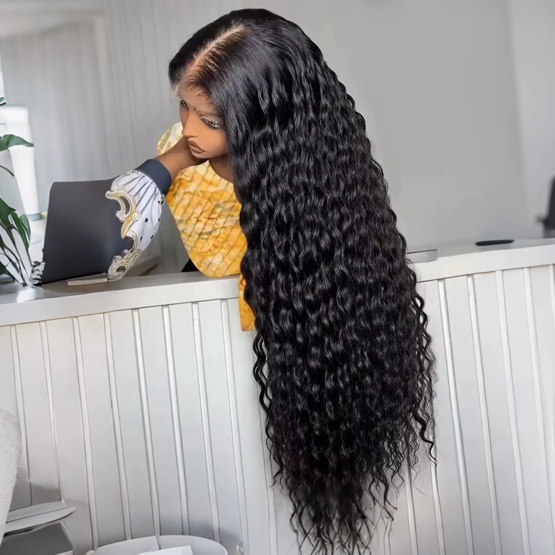 Perruque Lace Front Wig synthétique bouclée crépue 13x4x1