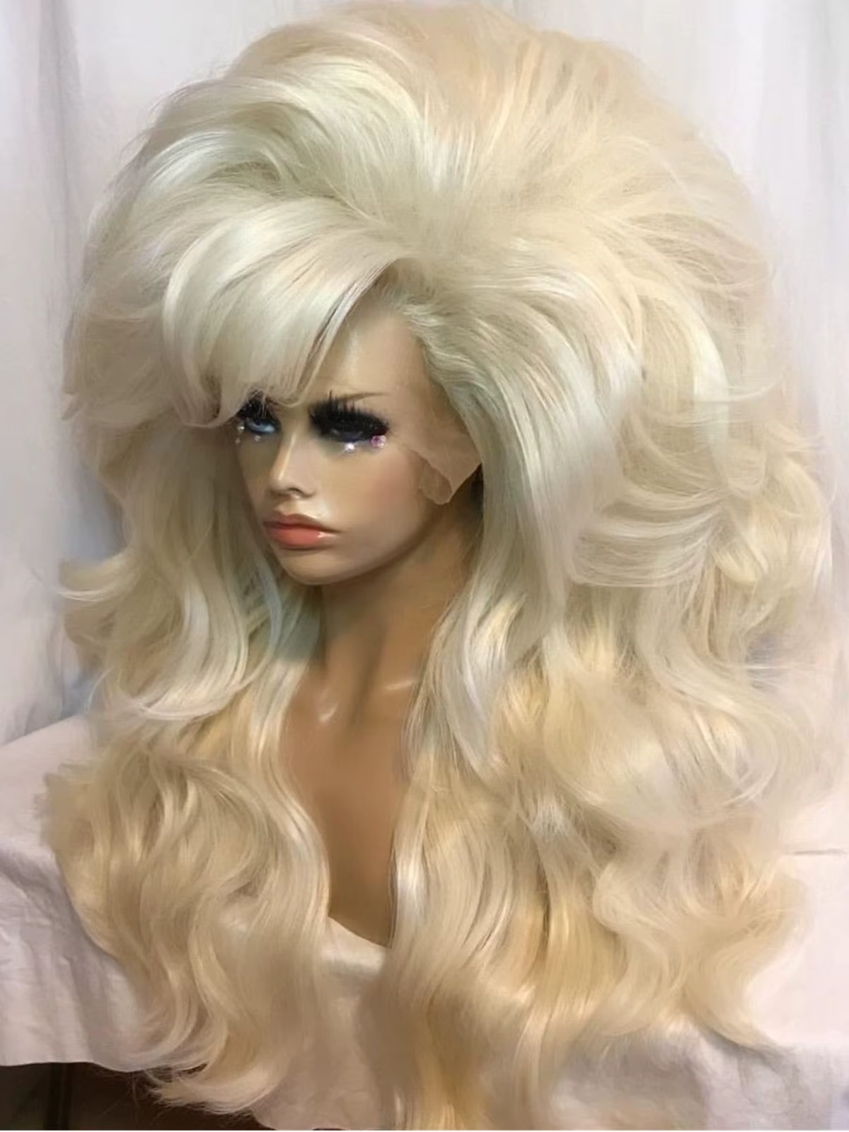 Perruque synthétique longue blonde avec dentelle HD 13x4 pour Drag Queen, cosplay et fêtes – Perruque glamour